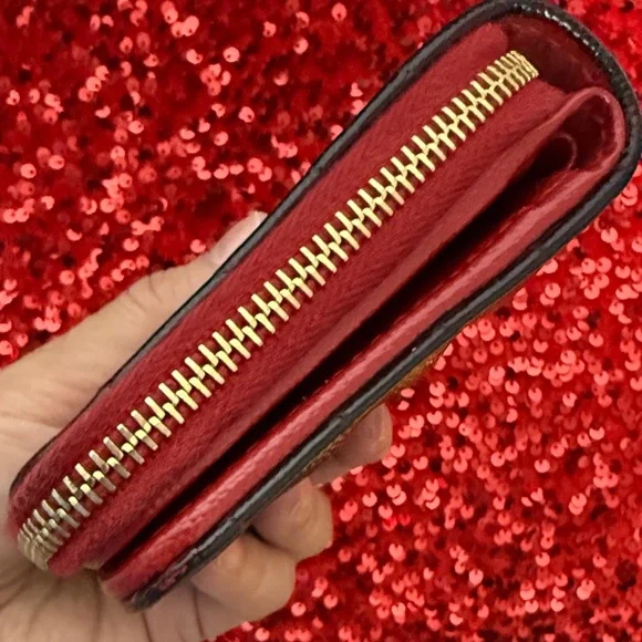 YSL Black & Red Zippy Wallet with Gold Logo - Picture 6 of 15